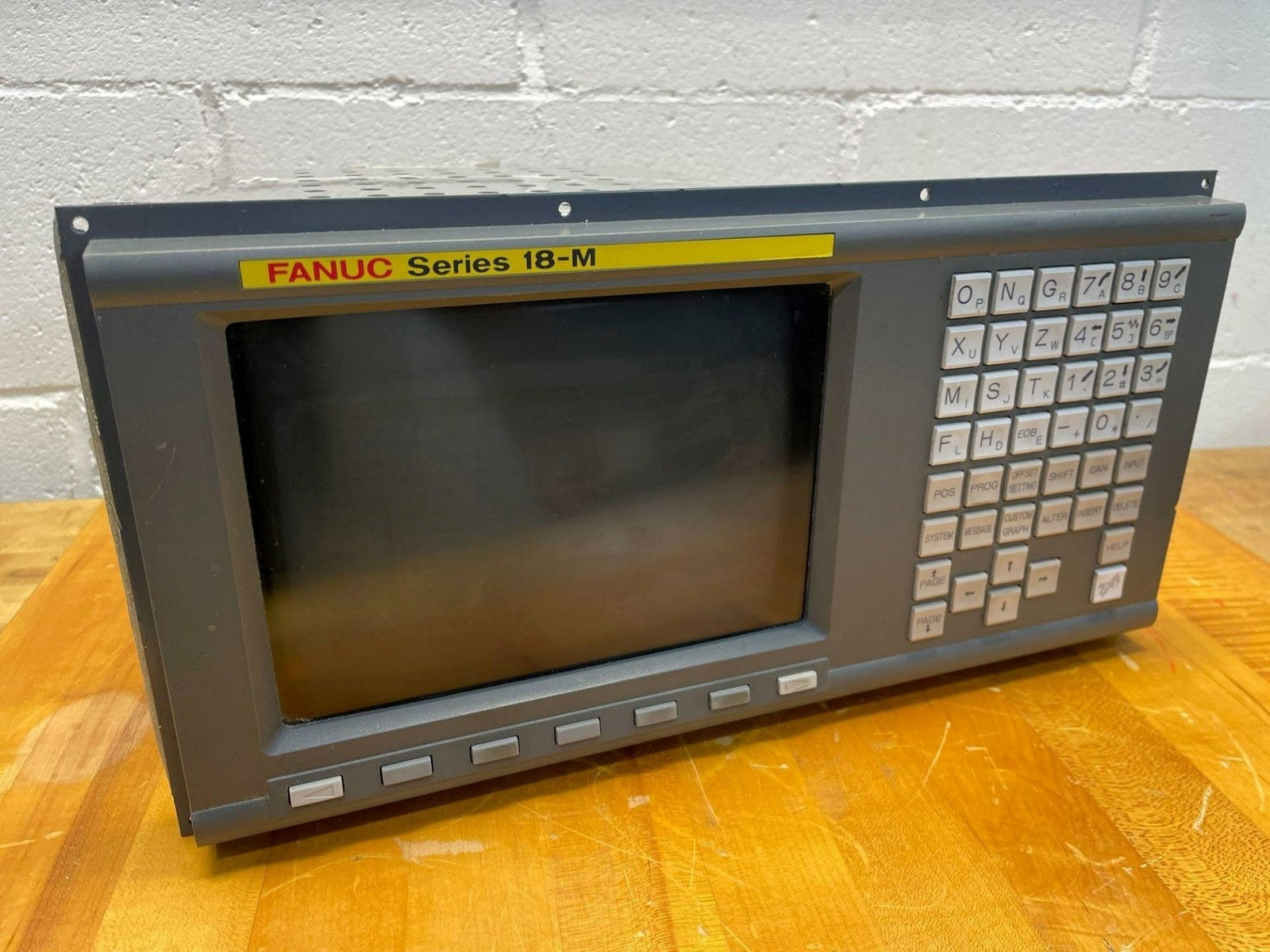 Fanuc 18-MB A02B-0120-C041/MAR Operator Panel 9 Inch Mono CRT/MDI Unit in MN